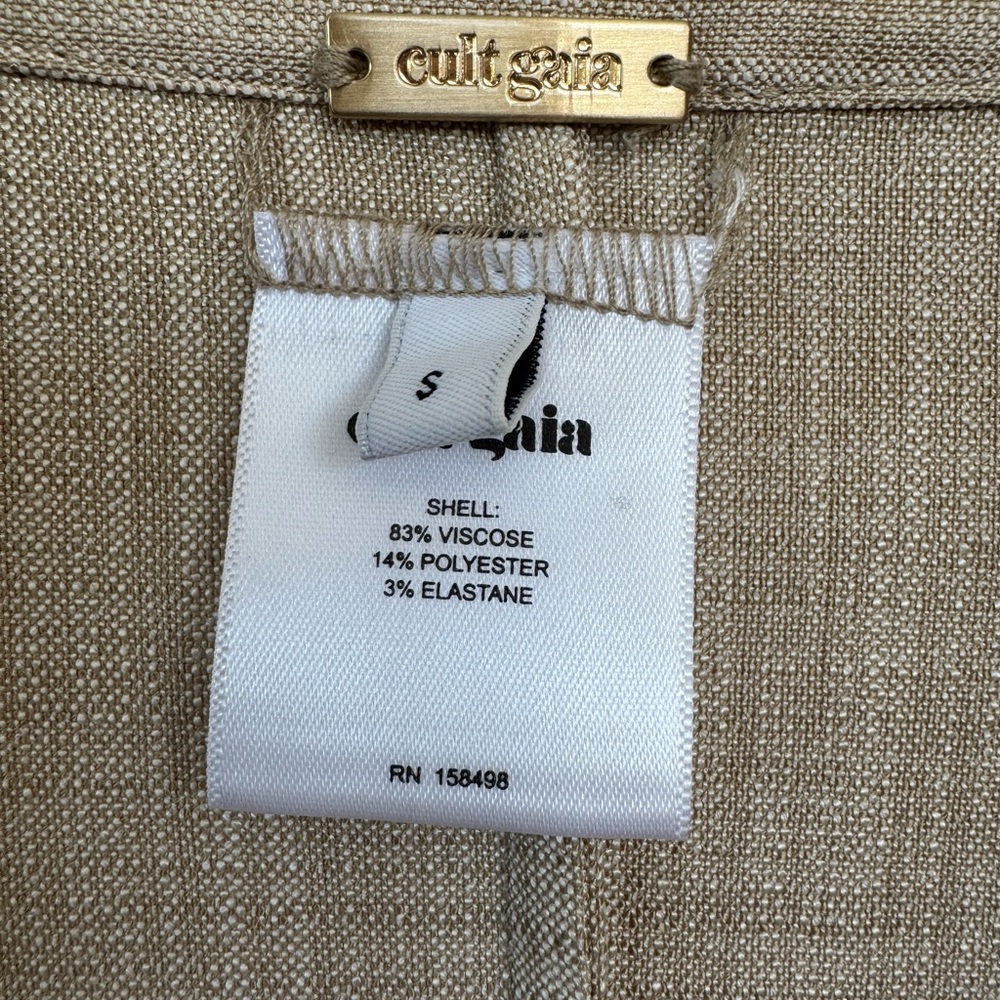 Hot little blouse! - Picture 8 of 8